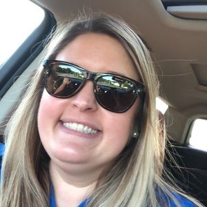 Meet your Posher, Emilee